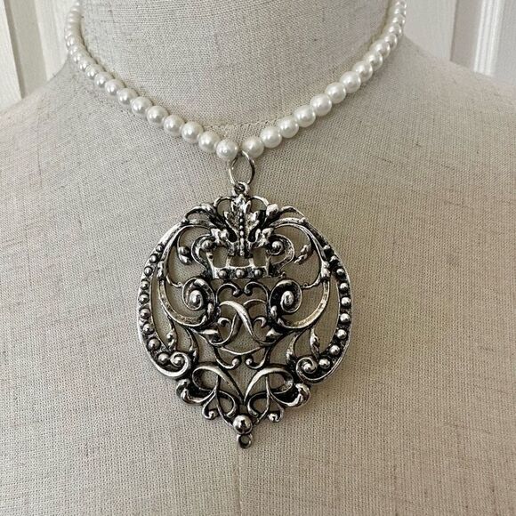 Avon Jewelry - Avon silver tone faux pearl choker necklace